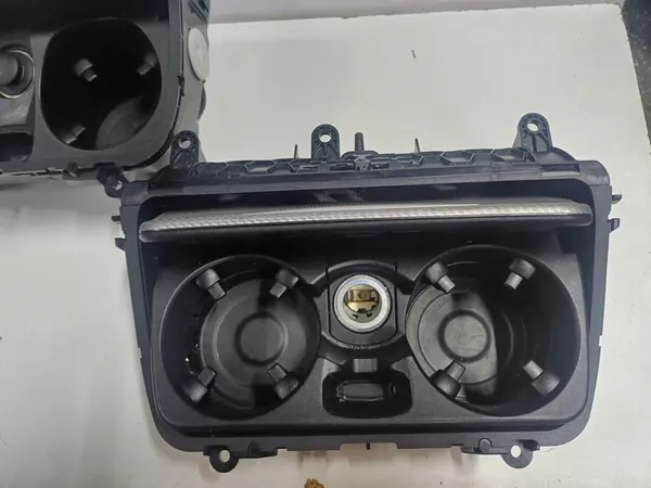 Tuhkakuppi Konsoli BMW F10 F11 image 6