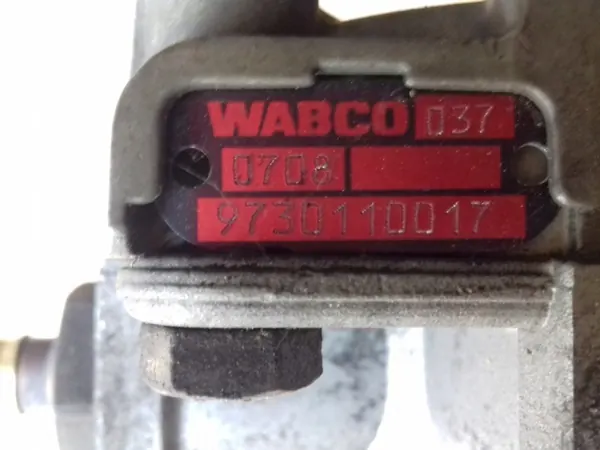 Soupape relais Wabco 9730110017 - État utilisé image 2