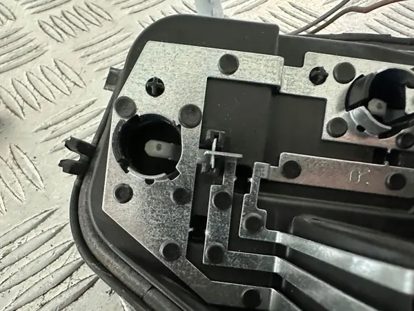 Douille d'ampoule Skoda OE d'occasion OEM 6V6945258 image 10