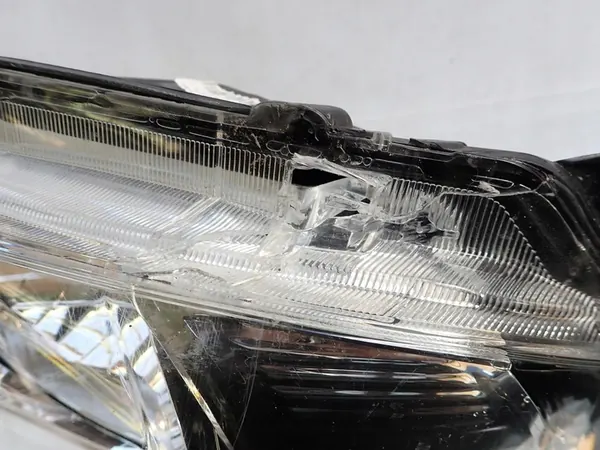 TOYOTA HILUX VIII 8 15-20 Carcasa de faro delantero derecho OEM image 9