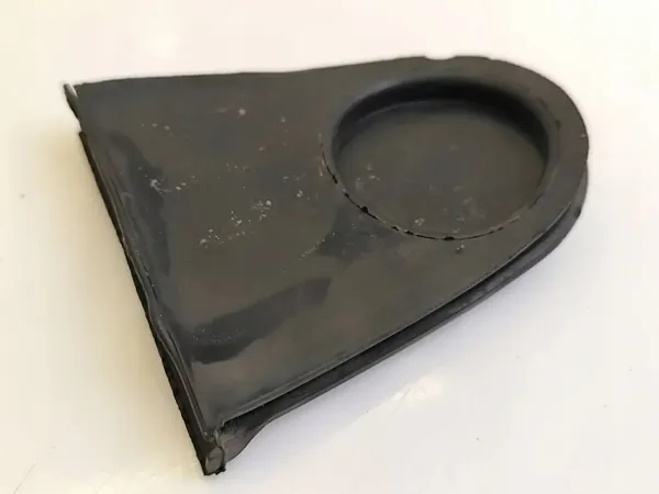 Parte do compartimento do motor BMW 5 E34 image 2