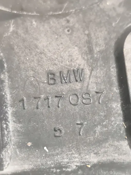 Parte do compartimento do motor BMW 5 E34 image 4