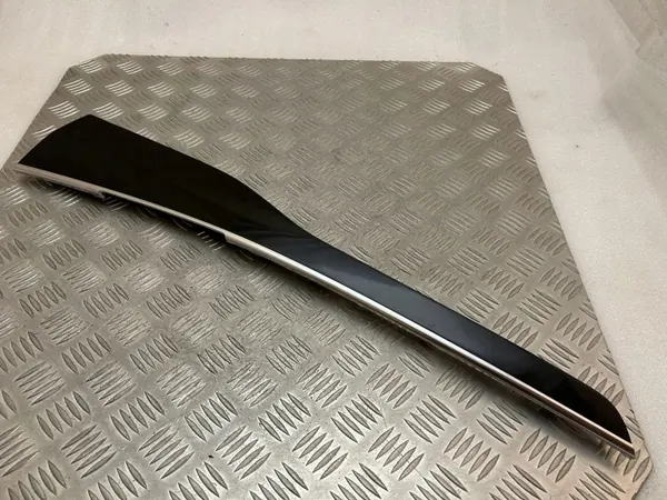 Panel de puerta trasera Volvo XC90 OEM 32274023 image 2