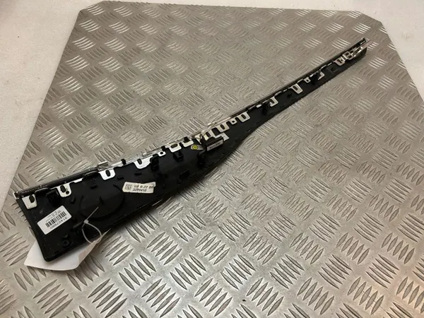 Panel de puerta trasera Volvo XC90 OEM 32274023 image 10