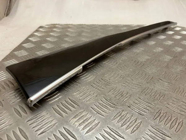 Panel de puerta trasera Volvo XC90 OEM 32274023 image 3