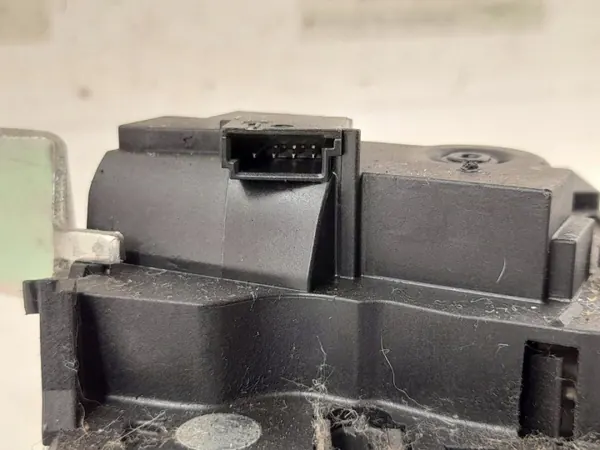 Fecho de porta-malas Mercedes-Benz GLK OEM 2047400535 image 5