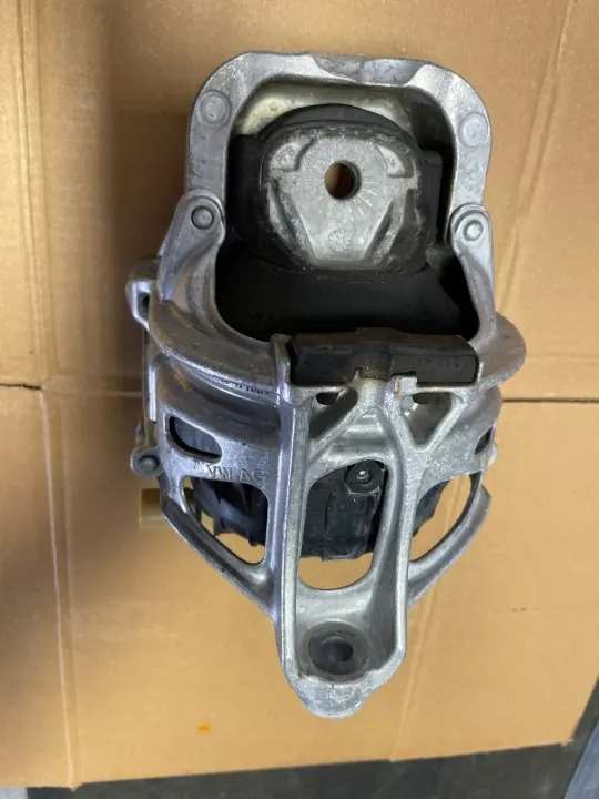 Soporte Motor OEM 4M0199372FH Lado Derecho Usado image 2