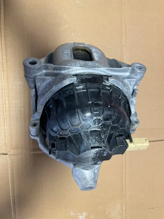 Soporte Motor OEM 4M0199372FH Lado Derecho Usado image 3