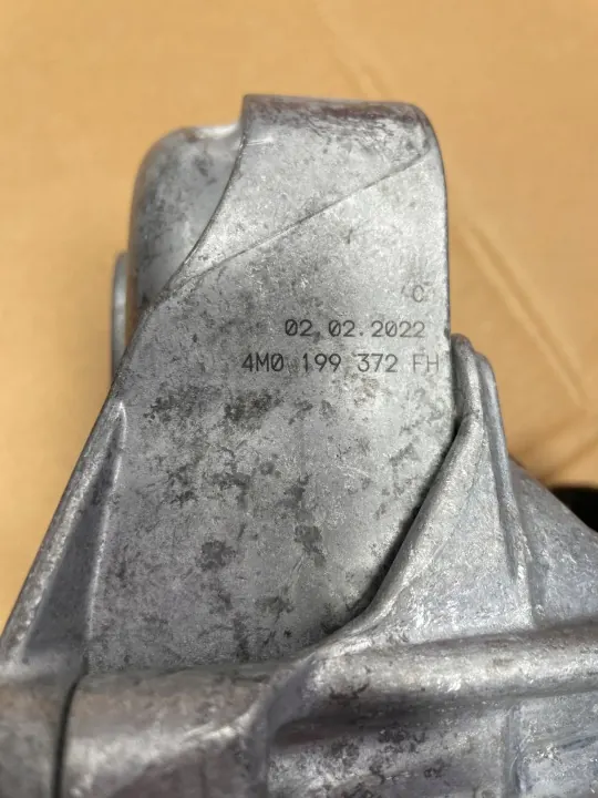 Soporte Motor OEM 4M0199372FH Lado Derecho Usado image 4