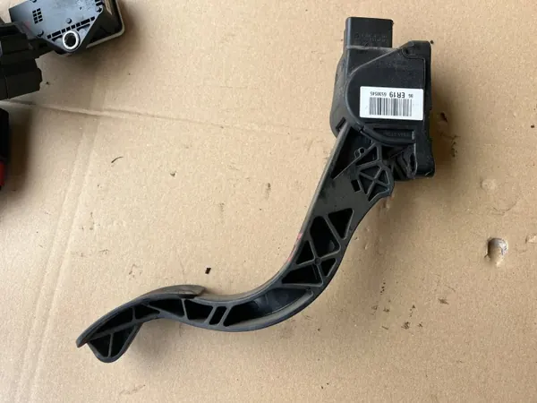 Kaasupoljinpotentiometri OEM 0280755167 Citroen C4 Picasso image 2
