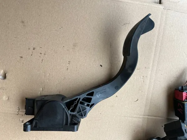 Kaasupoljinpotentiometri OEM 0280755167 Citroen C4 Picasso image 3