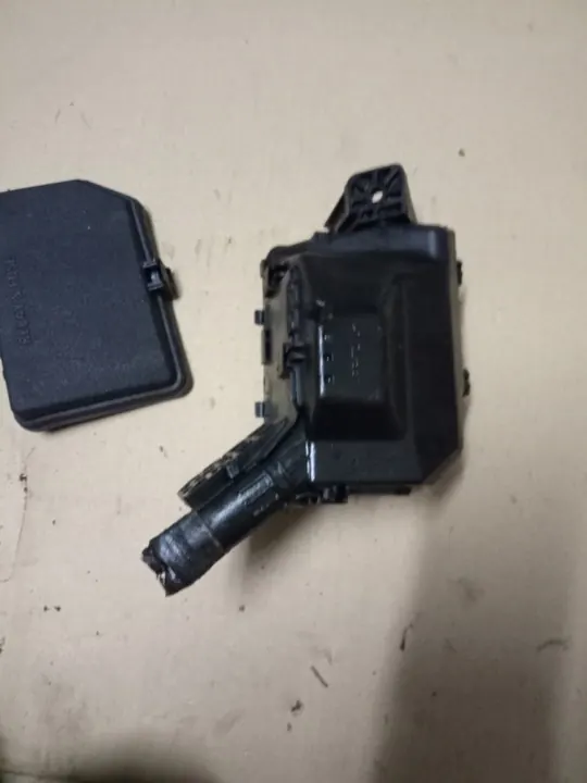 Toyota Yaris III 2011- Caixa de Fusíveis Direita image 4