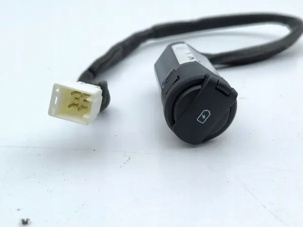 USB-portti Hyundai Ioniq 2019 OEM 96125G2000 image 3