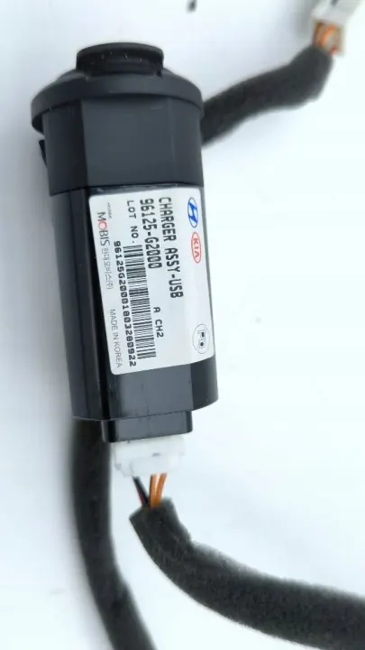 USB-portti Hyundai Ioniq 2019 OEM 96125G2000 image 7
