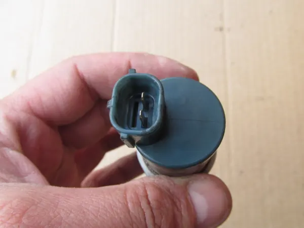 Sensor válvula pressão óleo Mazda CX-5 I 2.2 Diesel OEM image 4