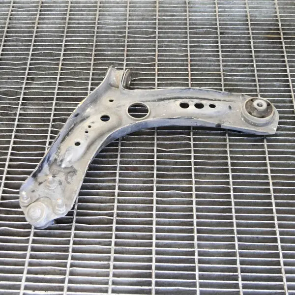 Braccio di controllo inferiore anteriore destro Skoda Octavia Mk3 2017 OEM image 2