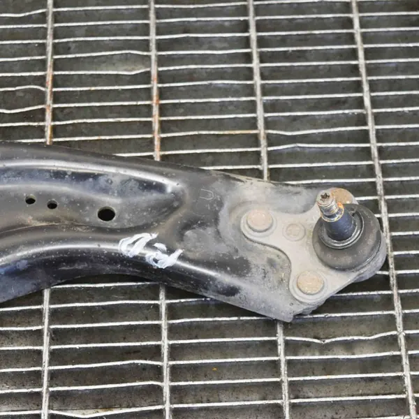 Braccio di controllo inferiore anteriore destro Skoda Octavia Mk3 2017 OEM image 3