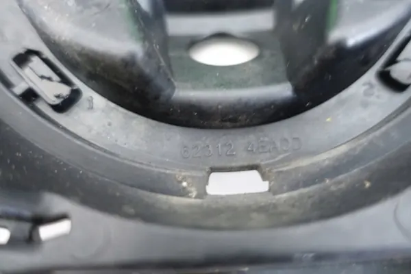 Nissan Qashqai II J11 etupuskurin ritilä OEM 623104EA0D image 9
