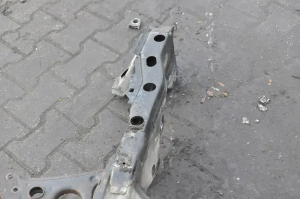 Viga suspensão Mercedes Vaneo 1.9 OEM 414414 image 9
