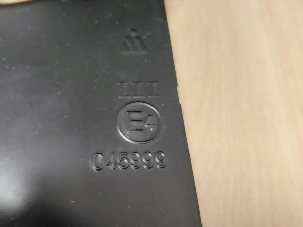Tesla Model Y Garniture Bas Rétroviseur Gauche OEM 2020+ image 3