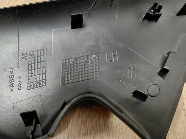 Tesla Model Y Garniture Bas Rétroviseur Gauche OEM 2020+ image 5