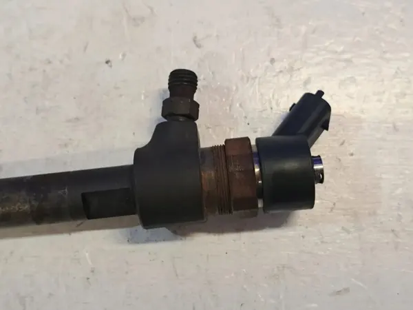 SAAB 9-3 ESTATE (YS3F) Injektor 1.9L 2006 93186428 image 2