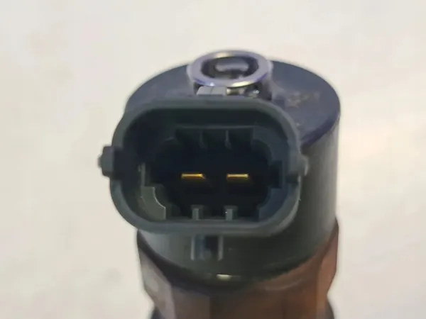 SAAB 9-3 ESTATE (YS3F) Injektor 1.9L 2006 93186428 image 3