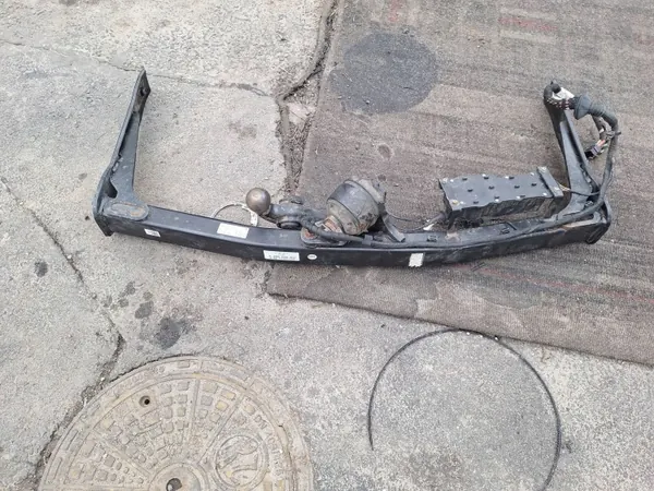 Dragkrok OEM 7N0803880A för VW Sharan II & Seat Alhambra image 2