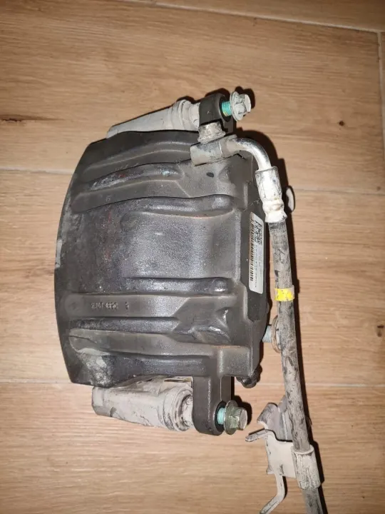 Étrier de frein avant gauche OEM P68243632AA pour Dodge Challenger image 4