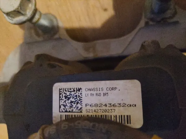 Étrier de frein avant gauche OEM P68243632AA pour Dodge Challenger image 5
