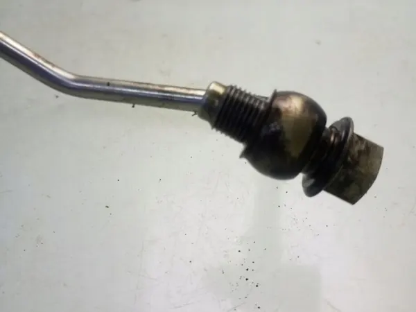 Conducto de aceite turbo Land Rover OEM G4D36K79FB - Usado image 5