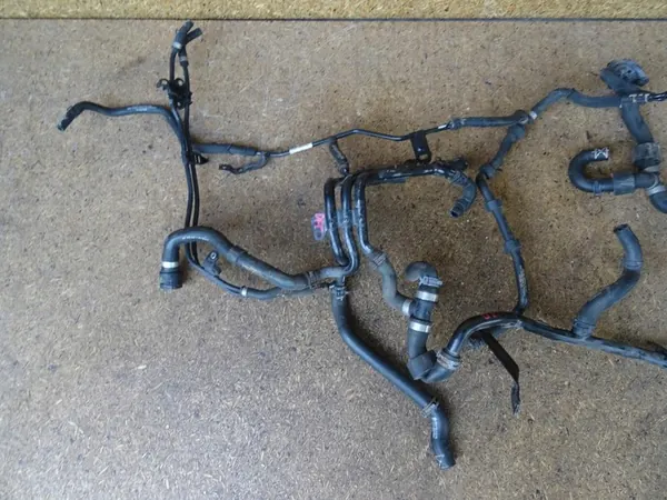 AUDI Q3 8U 2.0 TDI Vesisarja OEM 5N0122447BE image 2