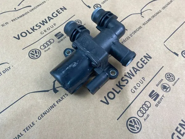 VW AUDI SKODA SEAT Vesipumppu 1K0820036D image 2