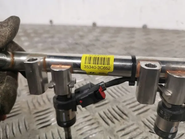 Hyundai Santa Fe 2017 injectorset OEM 353403C652 image 3