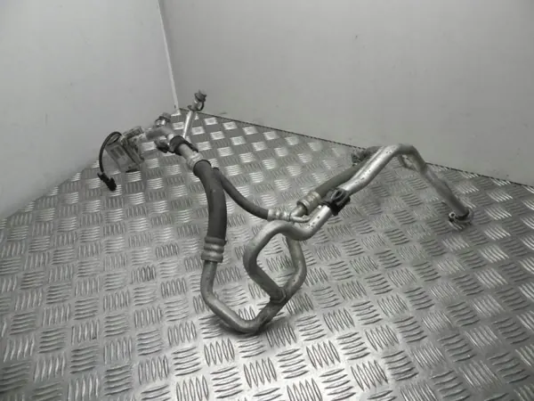 Tesla Flexibele/Stijve leidingen OEM 1037962-00-E image 2