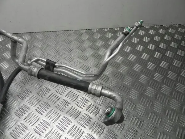 Tesla Flexibele/Stijve leidingen OEM 1037962-00-E image 3