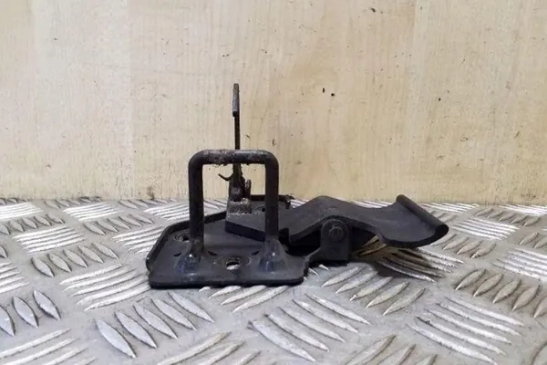 VW Touareg Säkerhetsfäste 6Q0823480B image 2