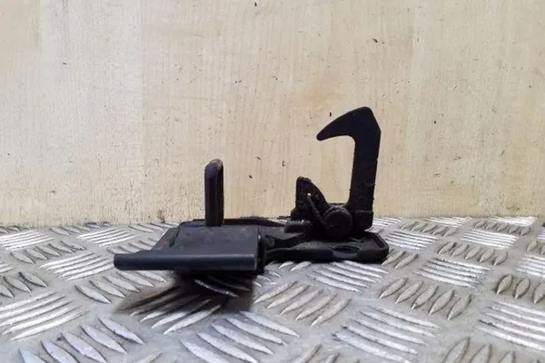 VW Touareg Säkerhetsfäste 6Q0823480B image 5