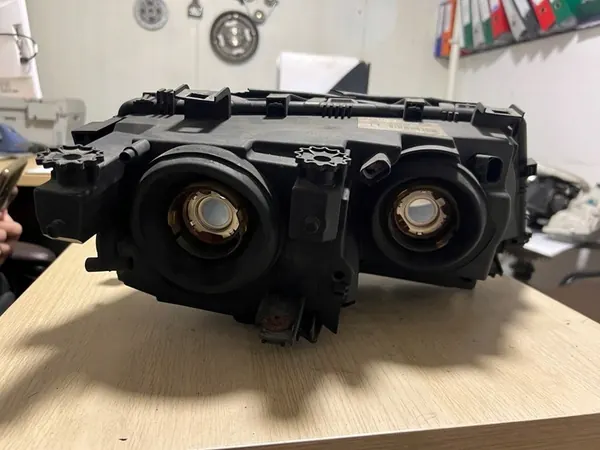 Farol esquerdo BMW E46 H7 dianteiro image 2