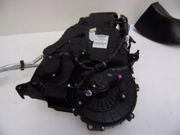 Chrysler Pacifica taka-lämmitys OEM 68342100AA image 8