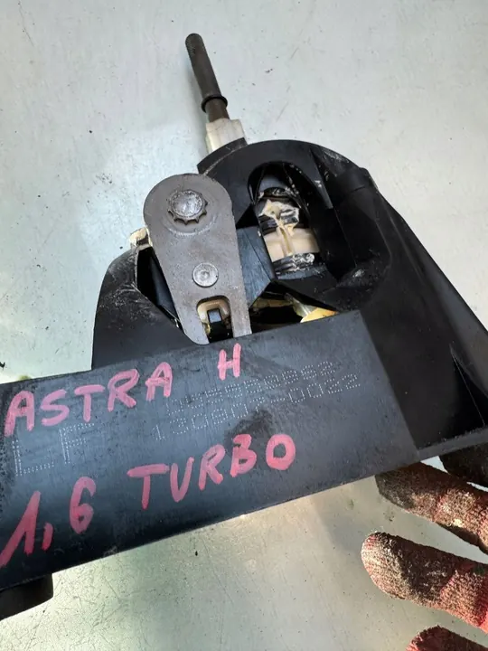 Sélecteur de vitesses Opel Astra H GTC image 2