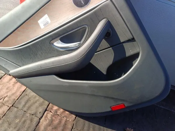 OEM Wrakowisko-28565- Vasen Takaoven Verhoilu Mercedes W213 image 4
