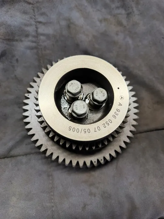 Pignon de distribution Mercedes OEM A9360520705 Occasion image 3