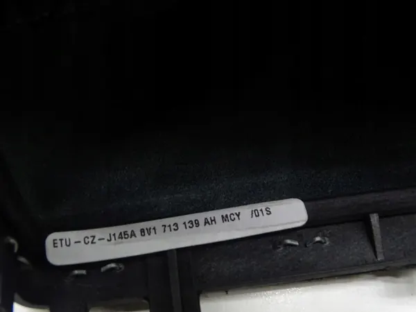 Pomo de cambio Audi RS3 8V OEM 8V1713139AH - Usado image 4