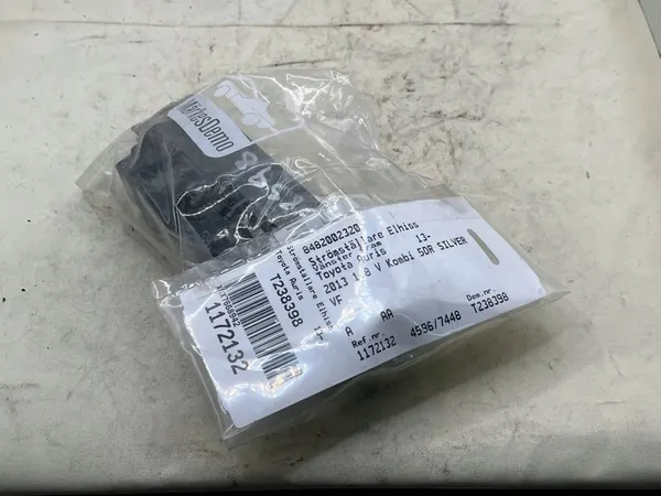 Fenstersteuerungstaste vorne links Toyota Auris 8482002320 image 2