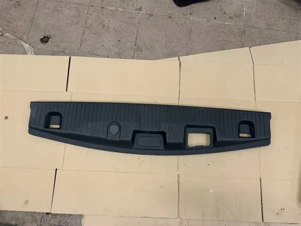 OEM ET76-1K359-ACW Cache Ceinture Arrière Ford Courier image 2