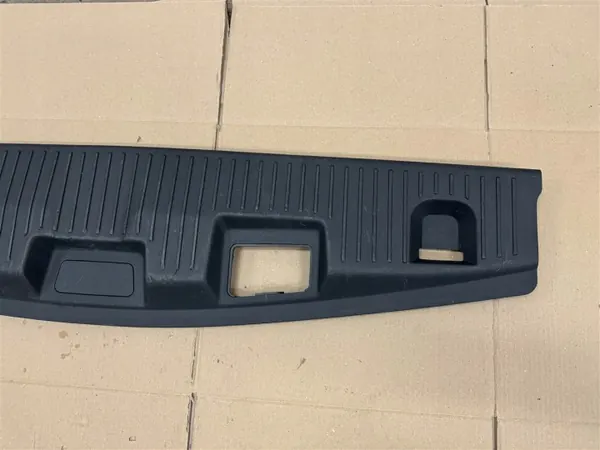 OEM ET76-1K359-ACW Cache Ceinture Arrière Ford Courier image 3