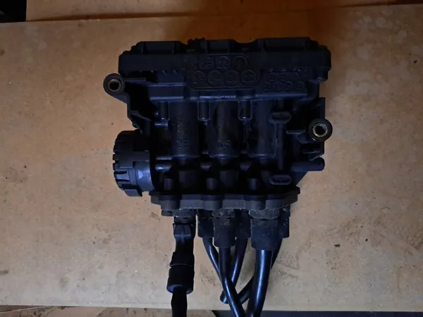 Vanne de suspension pneumatique ECAS 6x2 Renault Volvo image 1