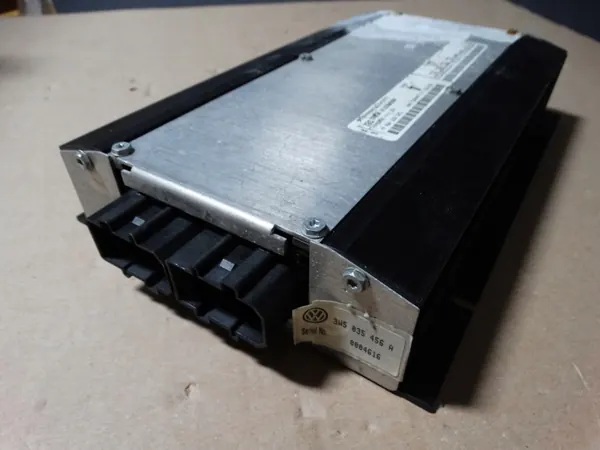 Bentley OE Versterker OEM 3W5035456A - Gebruikt image 2