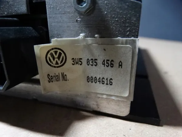 Bentley OE Versterker OEM 3W5035456A - Gebruikt image 3